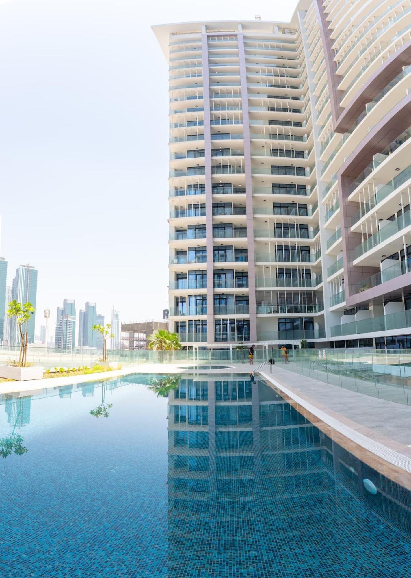 Contemporary Galleria Mall Apartment *